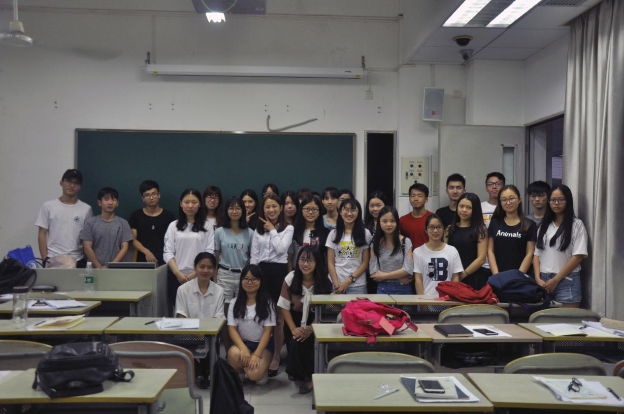 现场人员合影留念