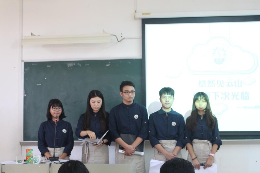 竞投团队展示咖啡阁运营方案