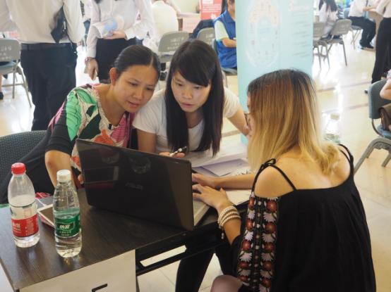 面试者在接受面试