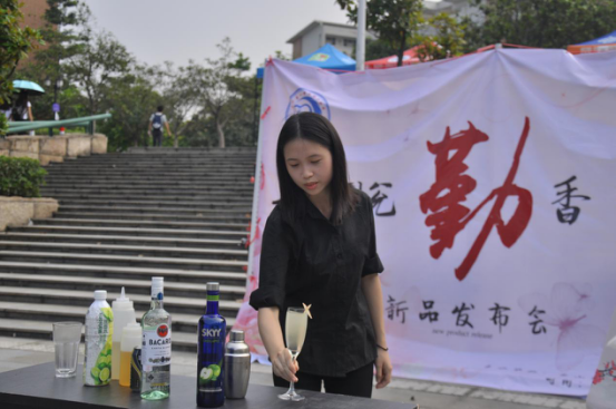 云山水榭的调酒表演