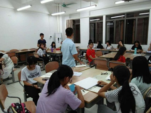 两个“小饼”的激烈问答