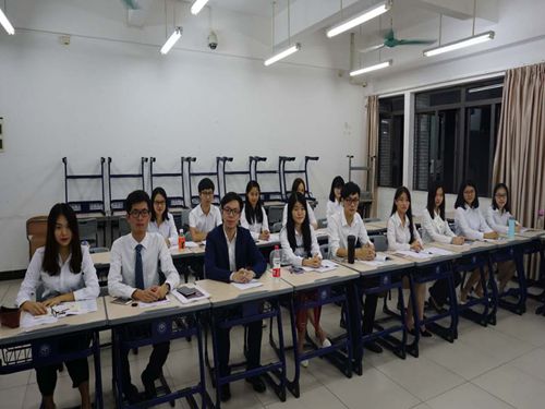 作为面试官的优座管理层和项目主管