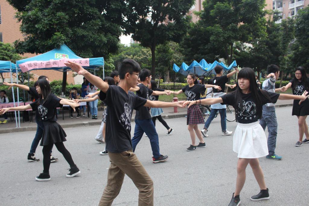 云山周末舞会快闪