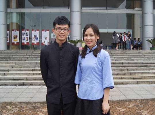 陈圣鹏(左)与友合影