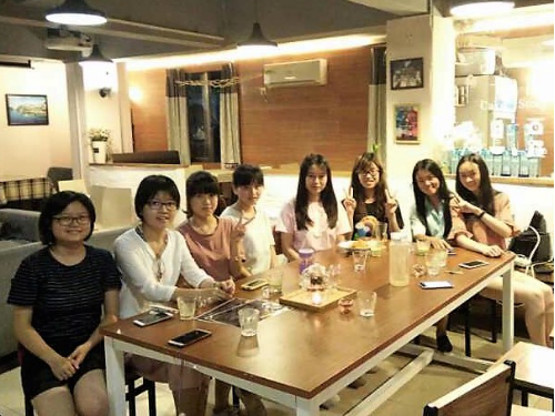 上图右四是雪冰师姐