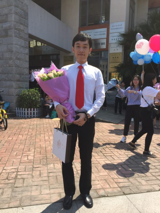 毕业典礼上的黄诗烽