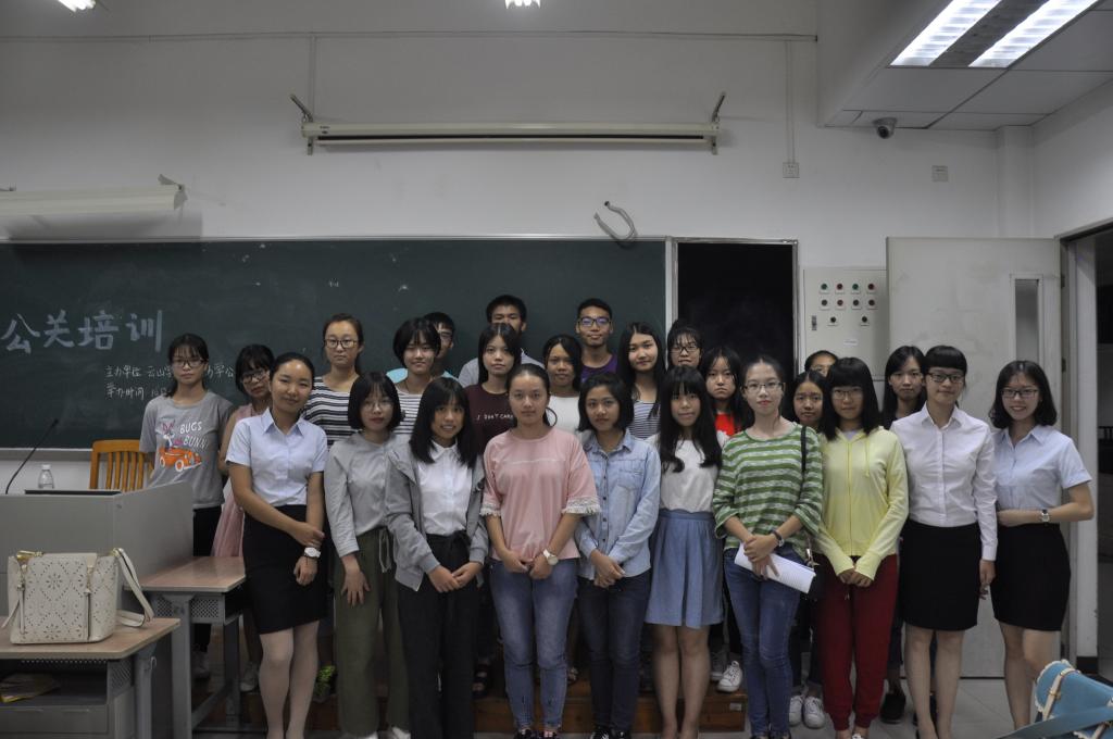 与会员工大合照